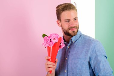 Onun için en iyi çiçek. Maço buket romantik hediye olarak tutar. Erkek mutlu buket tarih için bekleyen tutar. Onun için bekleyen hoş romantik hediye bakalım çocuk. Adam için tarih hazır getirmek pembe çiçekler