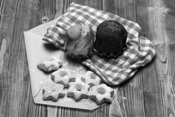 Homemade pastry concept. Composition of tiny gateau with sugar powder and cupcakes. — Stock Photo, Image