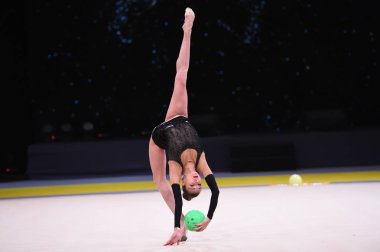 Kiev, Ukrayna - 17 Şubat 2017: jimnastikçi gerçekleştirmek ritmik jimnastik Yarışması Deriugina Kupası'nda yer spor Kiev, Ukrayna