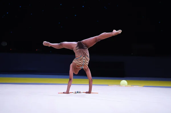 Киев Украина Марта 2017 Года Гимнастка Выступает Соревнованиях Художественной Гимнастике — стоковое фото