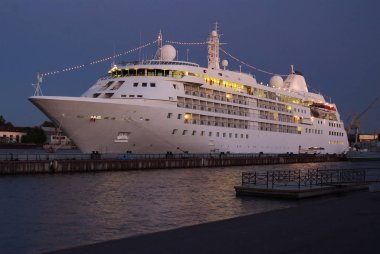 gece gemisi. Lüks cruise. vacaton gezinti gemisinde.
