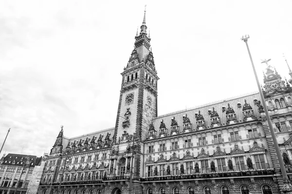 Hamburg city hall building with tower on cloudy sky, Germany — Stock Photo, Image