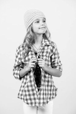 Turuncu arka planda Sevgililer Günü bebeği