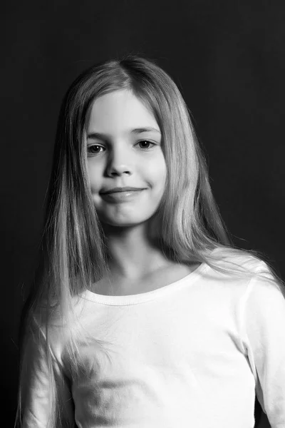 Щасливий Портрет Маленької Дівчинки Молодість Догляд Шкірою Дівчина Посмішкою Милому — стокове фото