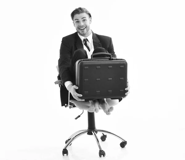 Lustiges Geschäftskonzept. Büroangestellte mit albernem Gesicht, das sich im Stuhl dreht. — Stockfoto