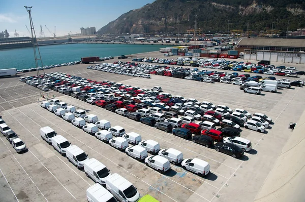 Barcelona, Spain - March 30, 2016: rows of cars on parking in sea port. Car export and import business. Car shipment. Shipping activity. Trade and car commerce — Stock Photo, Image