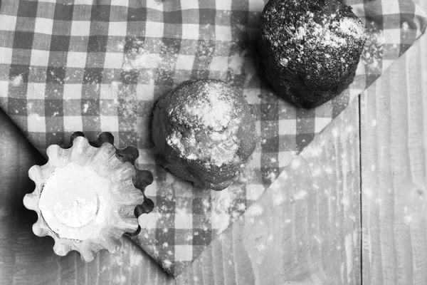 Ev yapımı pasta kavramı. Yıldız metal bisküvi form şeklinde