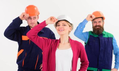 Takım iş kavramı. Oluşturucu, mühendis, işçi, tamirci güler yüzlü olarak.