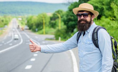 Adam deneyin dur araba başparmak. Beni alırsın. Seyahat ucuz yollardan biriyle otostop. Otostopçu alarak. Otostopçu riske güvenli olmayan sürücü olan biri tarafından aldı ediliyor ya da şahsen tehlikeli
