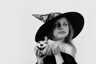 Kara Cadı şapka, elbise ve zor yüz çocuk