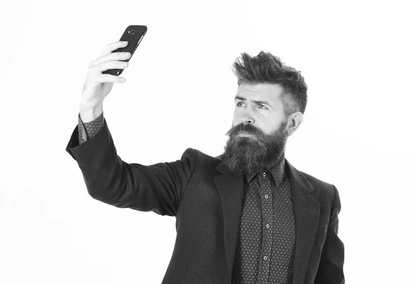 Drôle barbu hipster prise selfie portrait — Photo