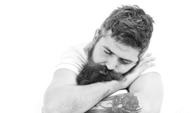 Uyku, kopya alanı hippi. Adam dövme ile uyuya,