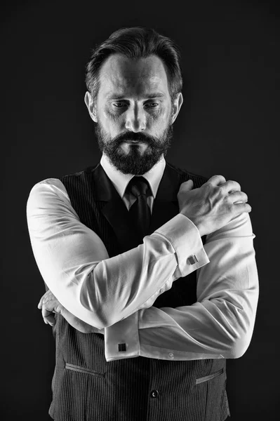 Un hombre de negocios elegante. Viejo hombre de negocios en ropa elegante. Elegante hombre de negocios con estilo. Elegante y elegante hombre de negocios. Pensando en el problema, en blanco y negro — Foto de Stock