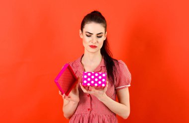 Hayal kırıklığı, kötü mevcut, alışveriş kavramı.