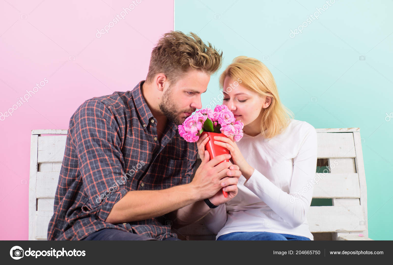Homme Avec Bouquet De Fleurs Photographie Olgaosa 168174028