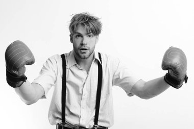 Saldırmaya Yöneticisi kışkırtır. Boks ve komik çatışma kavramı.