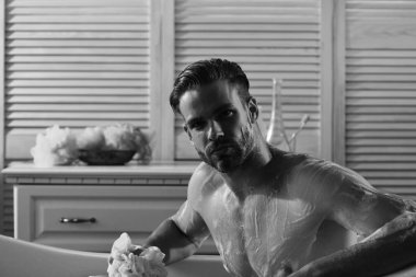 Köpük, seçici odak kaplı banyo adam