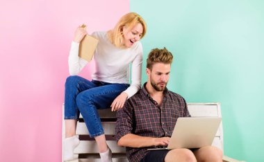 Modern öğrenciler bunun yerine eski dijital yaklaşımı kullanın. Öğrenciler giriş sınavına hazırlık boş zaman harcamak. Erkek ve kadın farklı öğrenme yaklaşımı kullanın. Çift olan öğrenciler kitap ve dizüstü eğitim