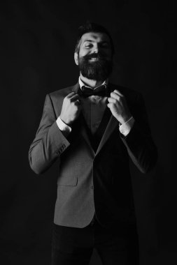 Girişimcilik ve iş konsepti. Eski moda şık takım elbiseli adam.