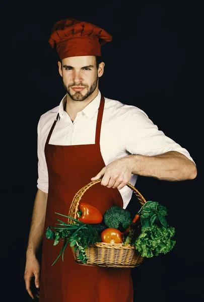 Concepto de comida saludable. Hombre con barba sobre fondo negro . —  Fotos de Stock