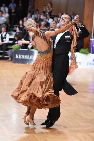 Stuttgart Alemanha Agosto 2015 Casal Dança Não Identificado Uma Pose — Fotografia de Stock