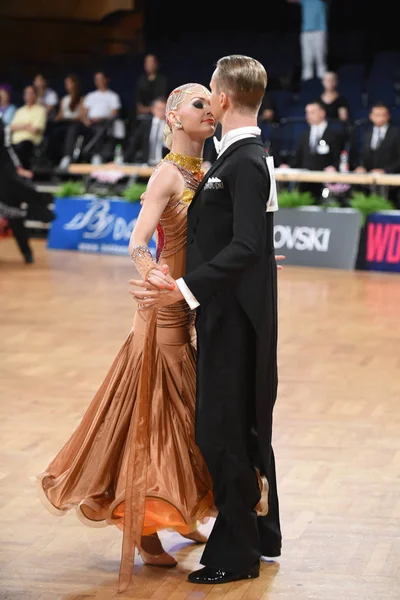 Stuttgart Alemania Agosto 2015 Una Pareja Baile Identificada Pose Baile —  Fotos de Stock