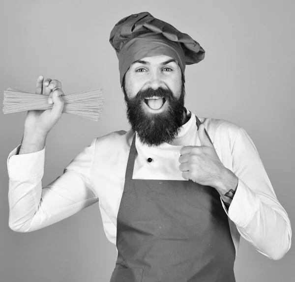 Italiaans restaurantconcept. Man of hipster met baard — Stockfoto