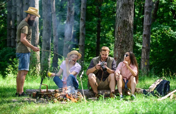 Halt for snack during hiking. Company friends relaxing and having snack picnic nature background. Camping and hiking. Company hikers relaxing at picnic forest background. Great weekend in nature — Stock Photo, Image