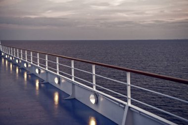 Okyanus görünümünden gemisi. tatil seyahat gemisinde