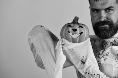 Cadılar Bayramı ve uluslararası kutlama kavramı. Cadılar Bayramı karakter hayalet kostümü