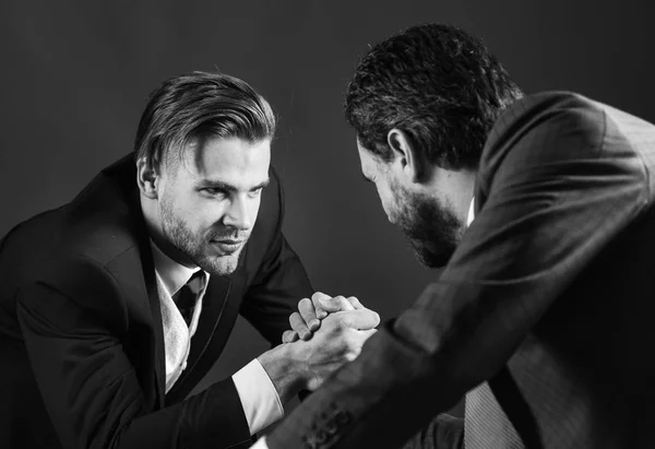 Confrontation of business leaders. Business rivalry concept — Stock Photo, Image