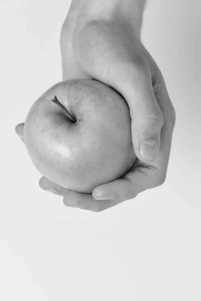Koncepcja pożywienia i diety. Jabłko w świeżym i soczystym kolorze. — Zdjęcie stockowe