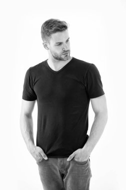 Beyaz arka plan üzerinde izole tıraşsız yüzündeki sakallı adam. Adam rahat tshirt ve kot pantolon. Sarışın saçlı sakallı adam. Saç Bakımı Kuaför salonu veya berber dükkanı. Moda stil ve eğilim