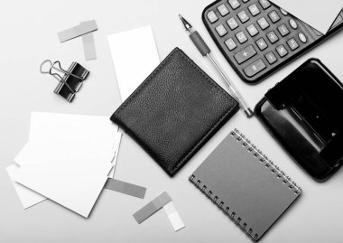 İleti örneği ve hesap makinesi. Yer işaretleri, deri cüzdan ve kartlar