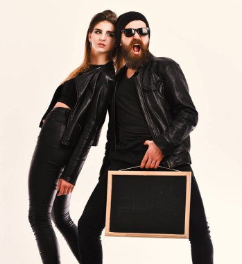 Çift vahşi tarzı beyaz arka plan üzerinde izole aşık