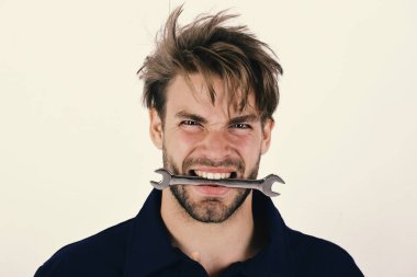 Ayrıntıları düzeltmek veya sıkmak için anahtar aracı.