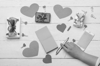 Sevgililer günü kartları, süsleri ve hediyeleri, üstten görünüm