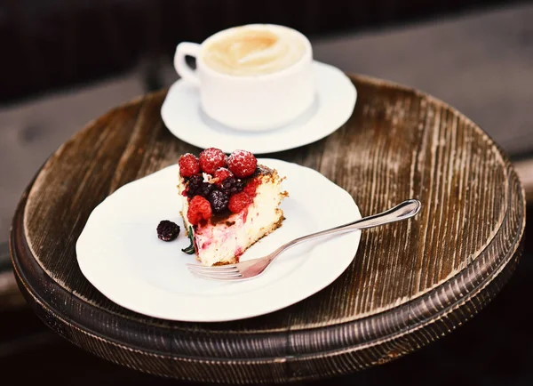 Delicious dessert on brown textured background. Patisserie concept. — Stock Photo, Image