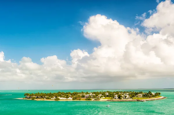 Barco turístico flotando por la isla verde en Key West, Florida — Foto de Stock