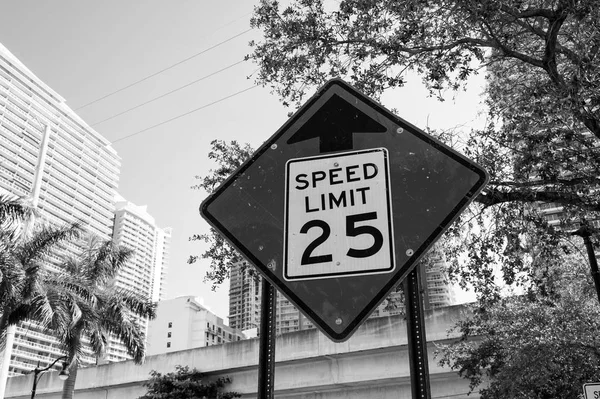 Speed limit warning in miami, usa. Traffic sign on city road. Caution and warn concept. Transportation traffic and travel — Stock Image Speed limit warning in miami, usa. Traffic sign on city road. Caution and warn concept. Transportation traffic and travel Stock Picture