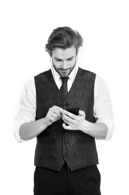 Adam müzik dinlemek.