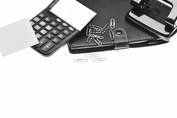 Calculatrice et papeterie avec espace de copie, gros plan — Photo
