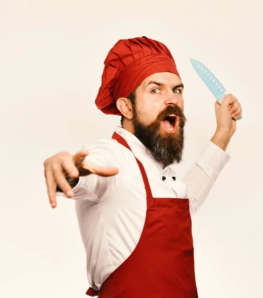 Chef doet alsof hij een blauw mes gooit. Koken en professionele culinaire — Stockfoto