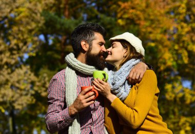 Romantizm ve sıcak içecek konsepti. Erkek ve kadın