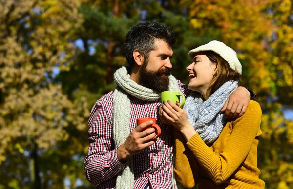 Romance e conceito de bebida quente. Casal apaixonado — Fotografia de Stock