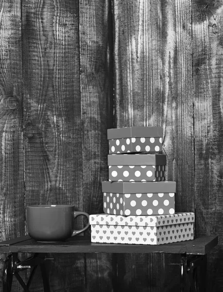 Tea vagy kávé csésze, ital jelen box — Stock Fotó