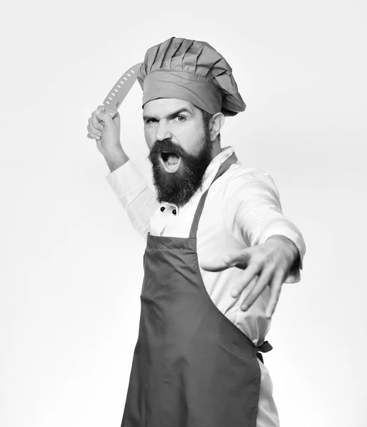 Mężczyzna z brodą w mundurze kucharza izolowany na białym tle — Zdjęcie stockowe