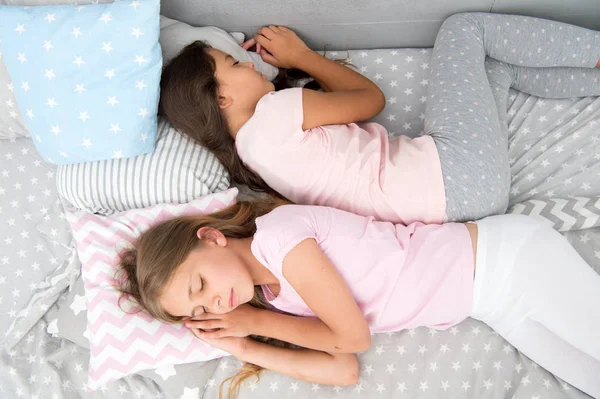 Dulces Sueños Dulces Sueños Dos Niñas Durmiendo Cama Niñas Hermanas — Foto de Stock