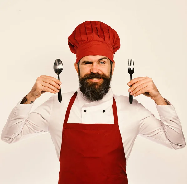 Chef apresenta utensílios de cozinha. Conceito de cozinha profissional. — Fotografia de Stock