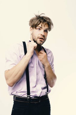 Öğrenci kıl ve sarı saçlar ile uygunsuz pozisyonda